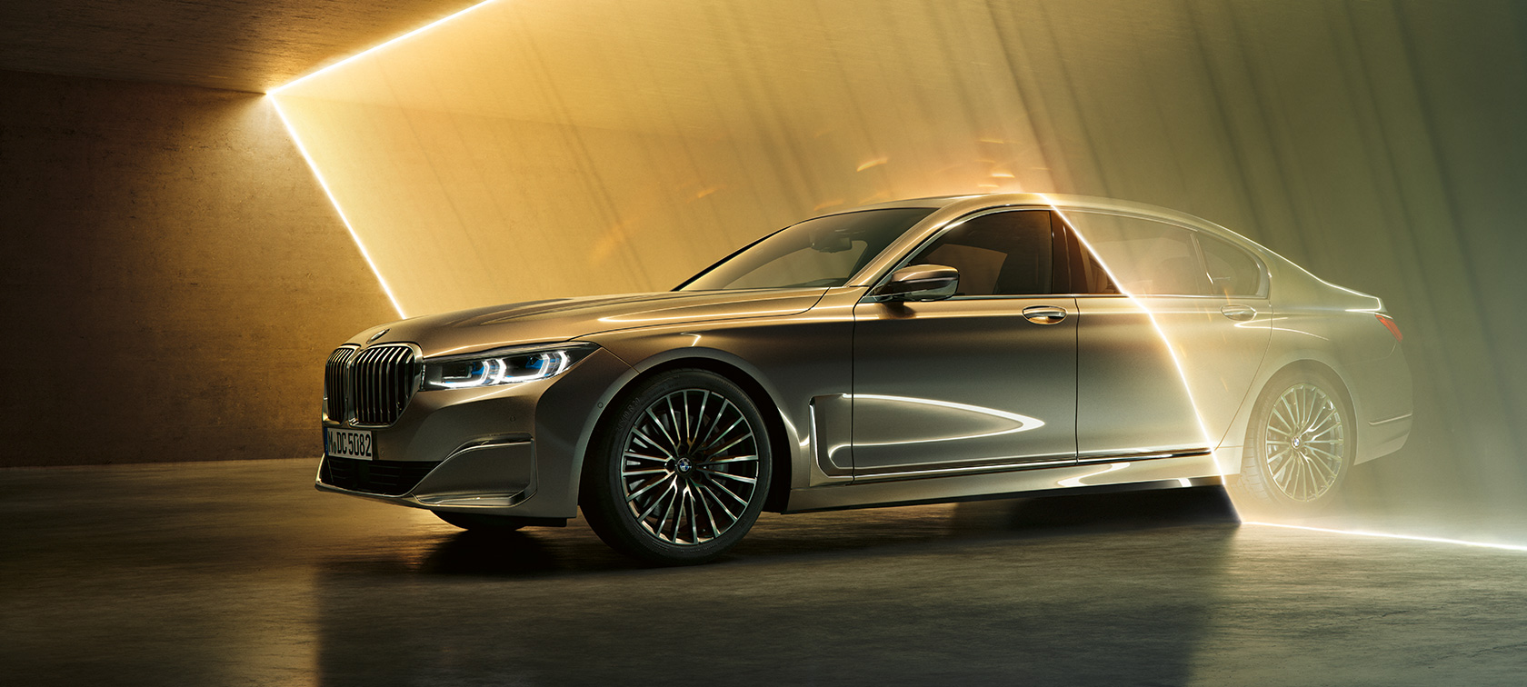 Descubre el auto sedán BMW Serie 7 con diseño elegante exclusivo, prestaciones extraordinarias, máximo confort y disfruta también su versión como híbrido conectable.